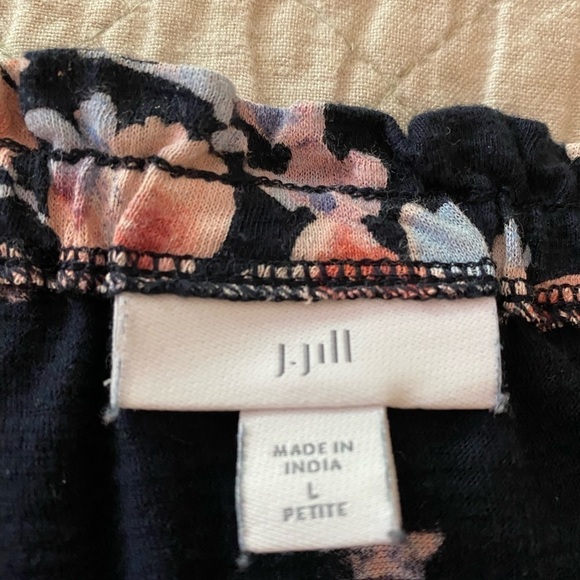 J. jill Top.  Off shoulder or on .  Size L Petite - Picture 5 of 6